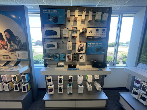 Cell Phone Store «AT&T Authorized Retailer», reviews and photos, 2350 Center Rd, Burton, MI 48519, USA