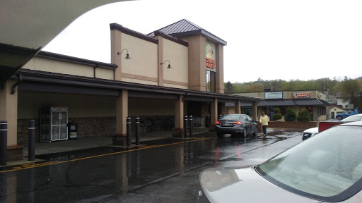 Grocery Store «Country Harvest Family Market», reviews and photos, 572 Delaware Ave, Palmerton, PA 18071, USA