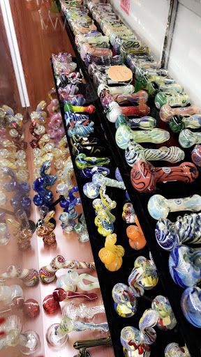 Tobacco Shop «Smoke Zone Smoke Shop», reviews and photos, 21 Enfield St, Enfield, CT 06082, USA