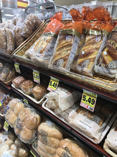 Grocery Store «Harris Teeter», reviews and photos, 2080 Kildaire Farm Rd, Cary, NC 27511, USA