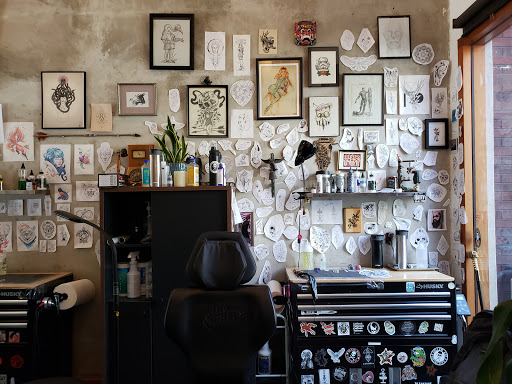 Tattoo Shop «Fleur Noire Tattoo Parlour», reviews and photos, 439 Metropolitan Ave, Brooklyn, NY 11211, USA