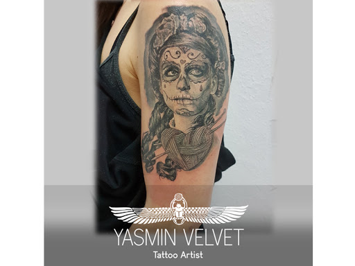 Yasmin Velvet Tattoo Artist