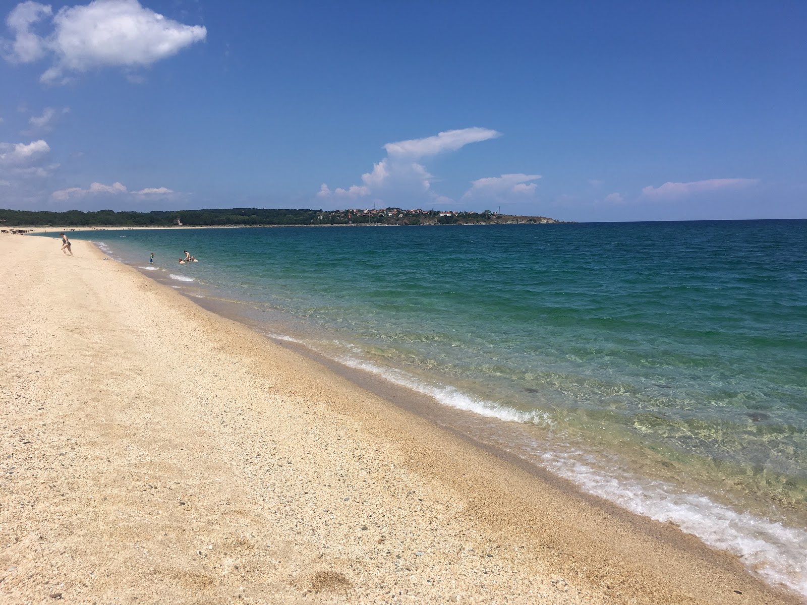 Begendik beach的照片 带有碧绿色纯水表面