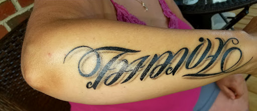 Tattoo Shop «Vertigo Tattoo & Body Piercing», reviews and photos, 7594 Shipyard Rd, Manns Harbor, NC 27953, USA