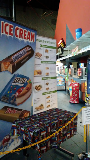 Movie Theater «Regal Cinemas Division Street 13», reviews and photos, 16603 SE Division St, Portland, OR 97236, USA