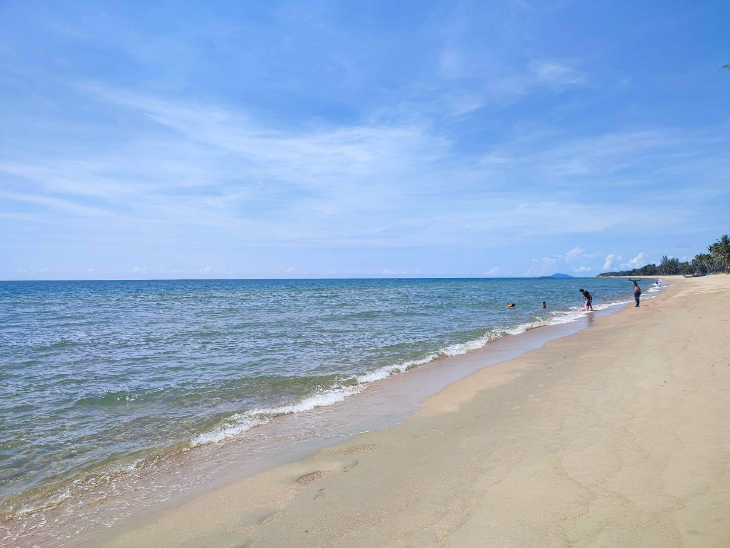 Foto de Lamkum Beach con recta y larga