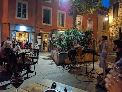 Drôle D'Oiseau à Carpentras