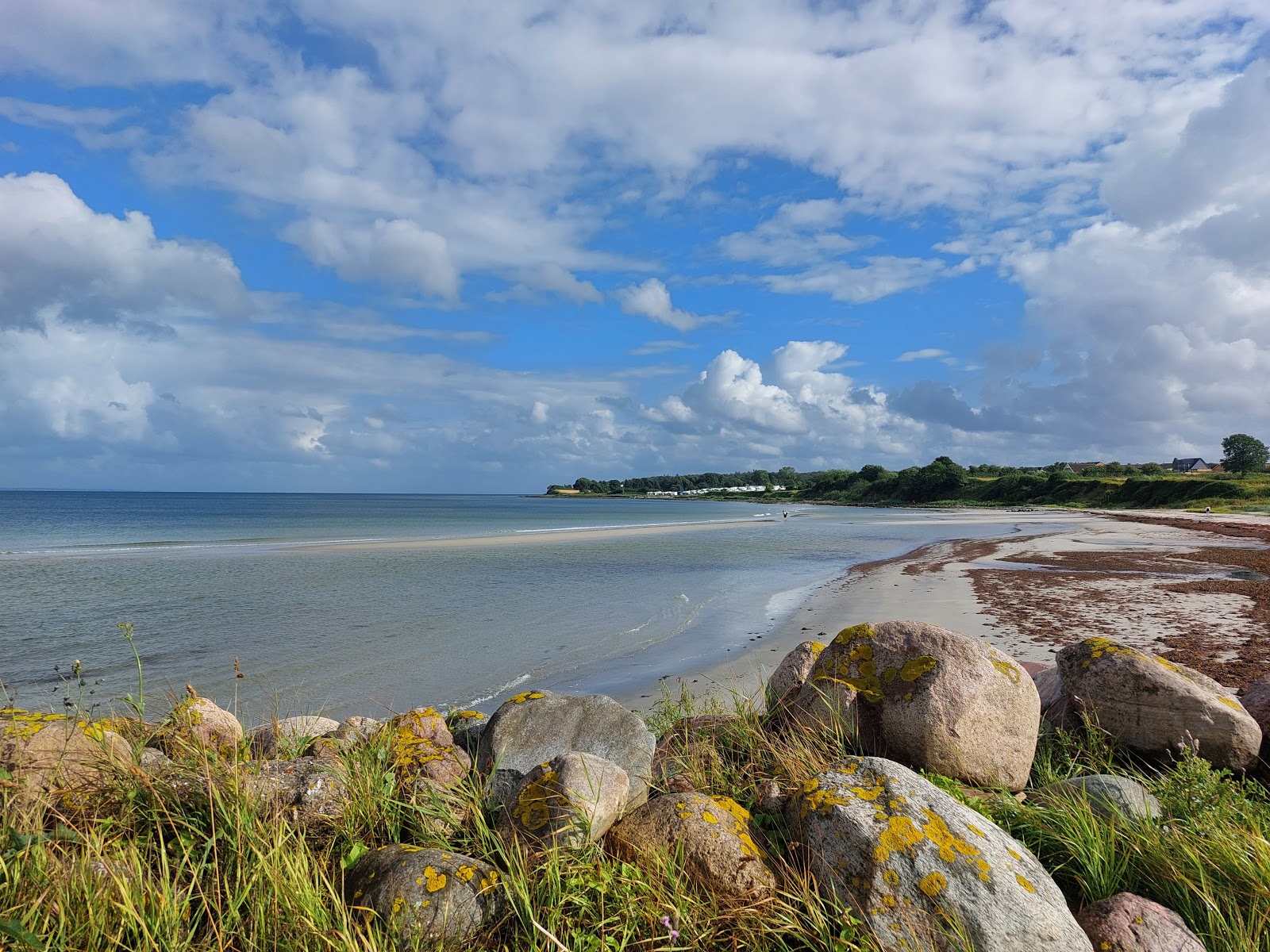 Foto av Fynshav Beach med beige sand yta