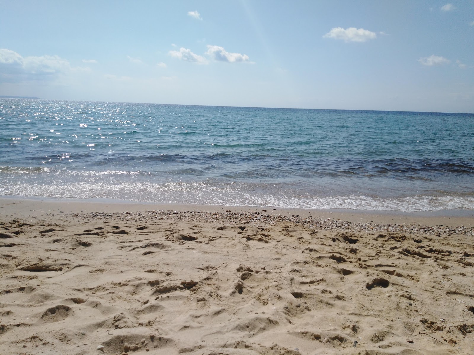 Fotografie cu Flogita beach - locul popular printre cunoscătorii de relaxare
