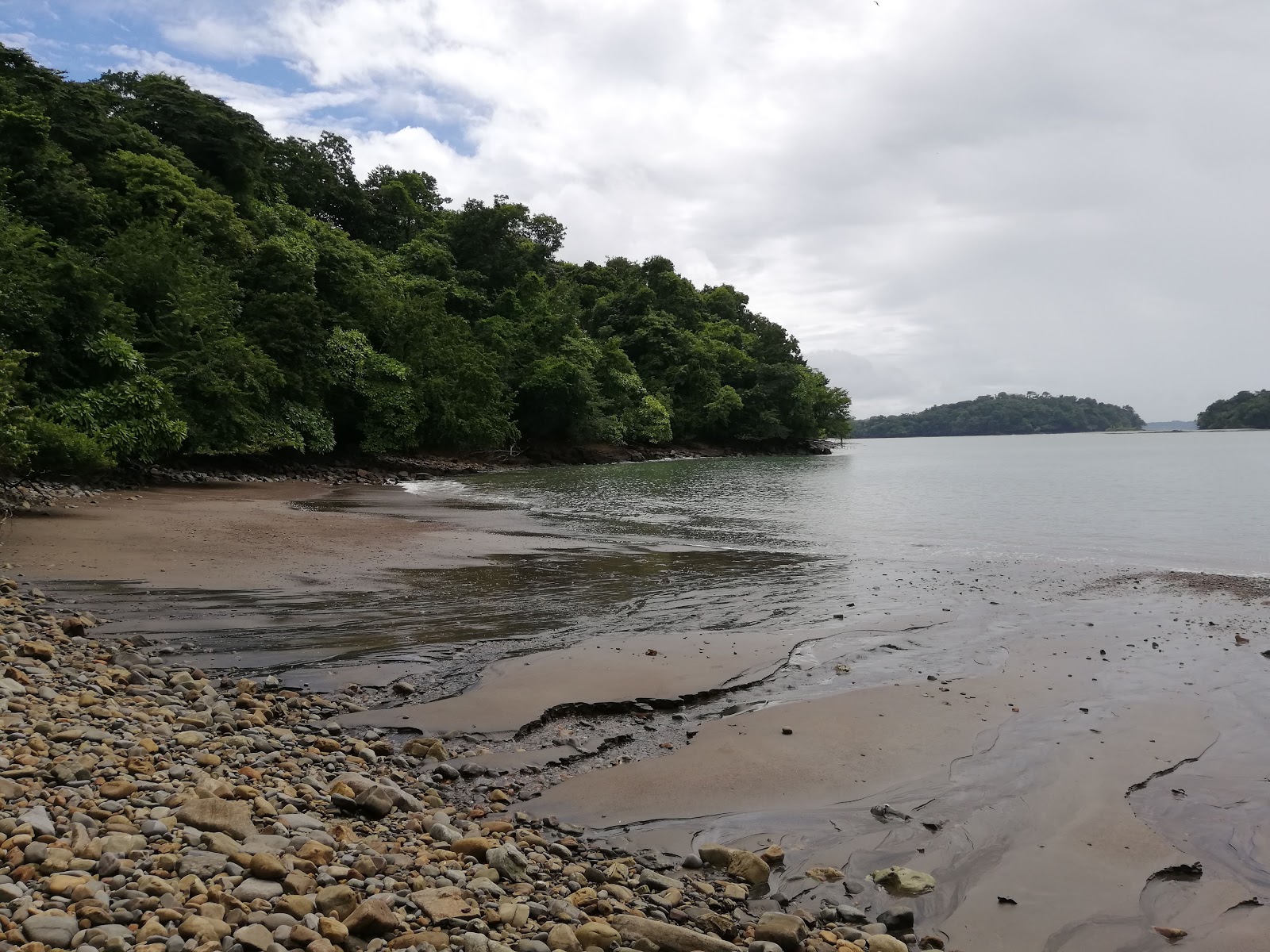 Zdjęcie Playa Piedrita z powierzchnią turkusowa czysta woda