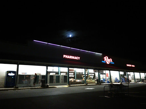 Grocery Store «Rays Food Place», reviews and photos, 875 Redwood Dr, Garberville, CA 95542, USA