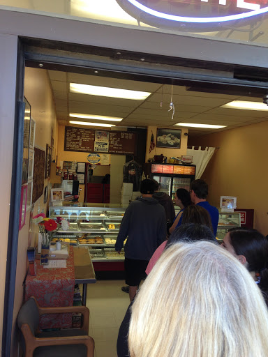 Donut Shop «Family Donut Shop», reviews and photos, 2100 N Northgate Way, Seattle, WA 98133, USA