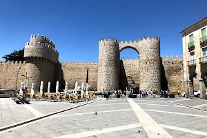 Puerta del Alcázar image