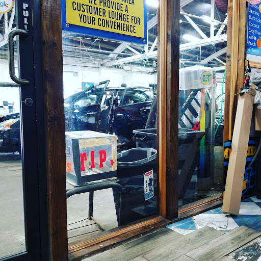 Car Wash «Rogers Park Hand Car Wash», reviews and photos, 6830 N Clark St, Chicago, IL 60626, USA