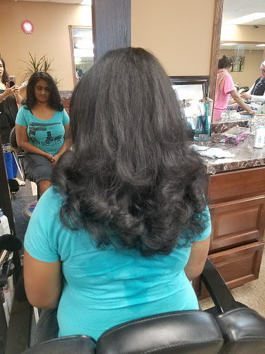 Beauty Salon «Deeba Beauty Salon», reviews and photos, 2752 W Devon Ave, Chicago, IL 60659, USA