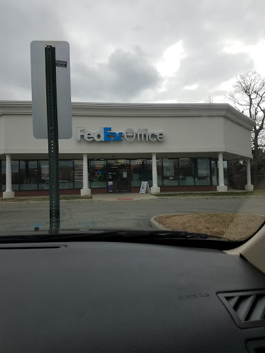 Print Shop «FedEx Office Print & Ship Center», reviews and photos, 550 Oyster Point Rd g, Newport News, VA 23602, USA
