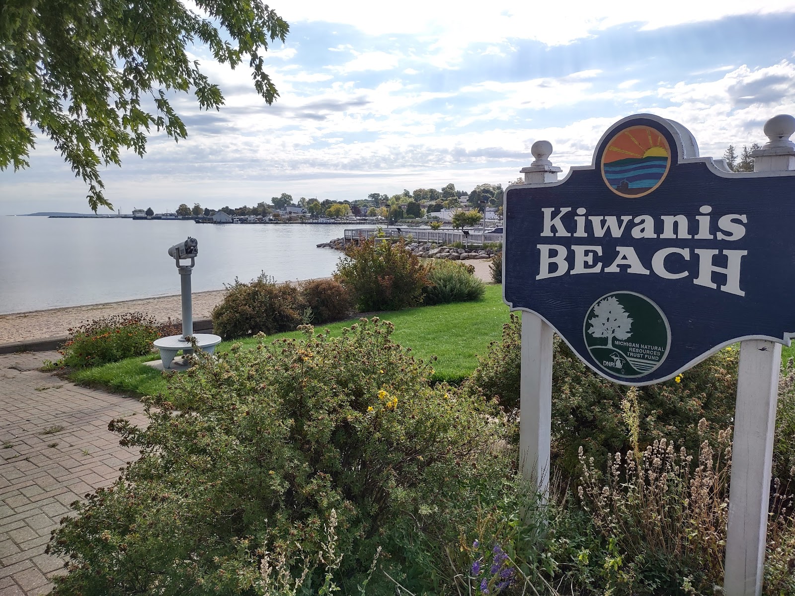 Kiwanis Beach'in fotoğrafı imkanlar alanı