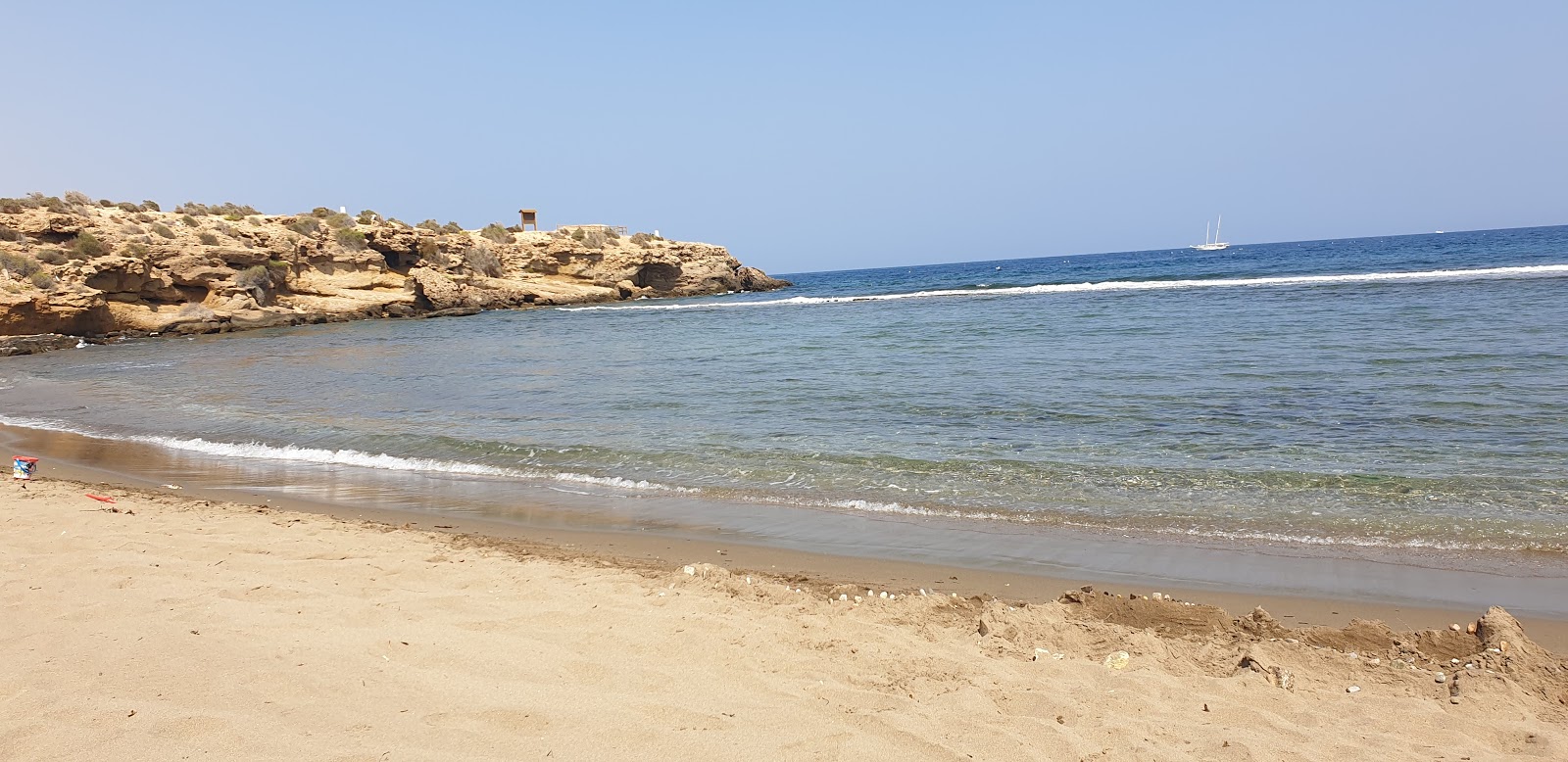 Photo de Playa del Matalentisco avec un niveau de propreté de partiellement propre