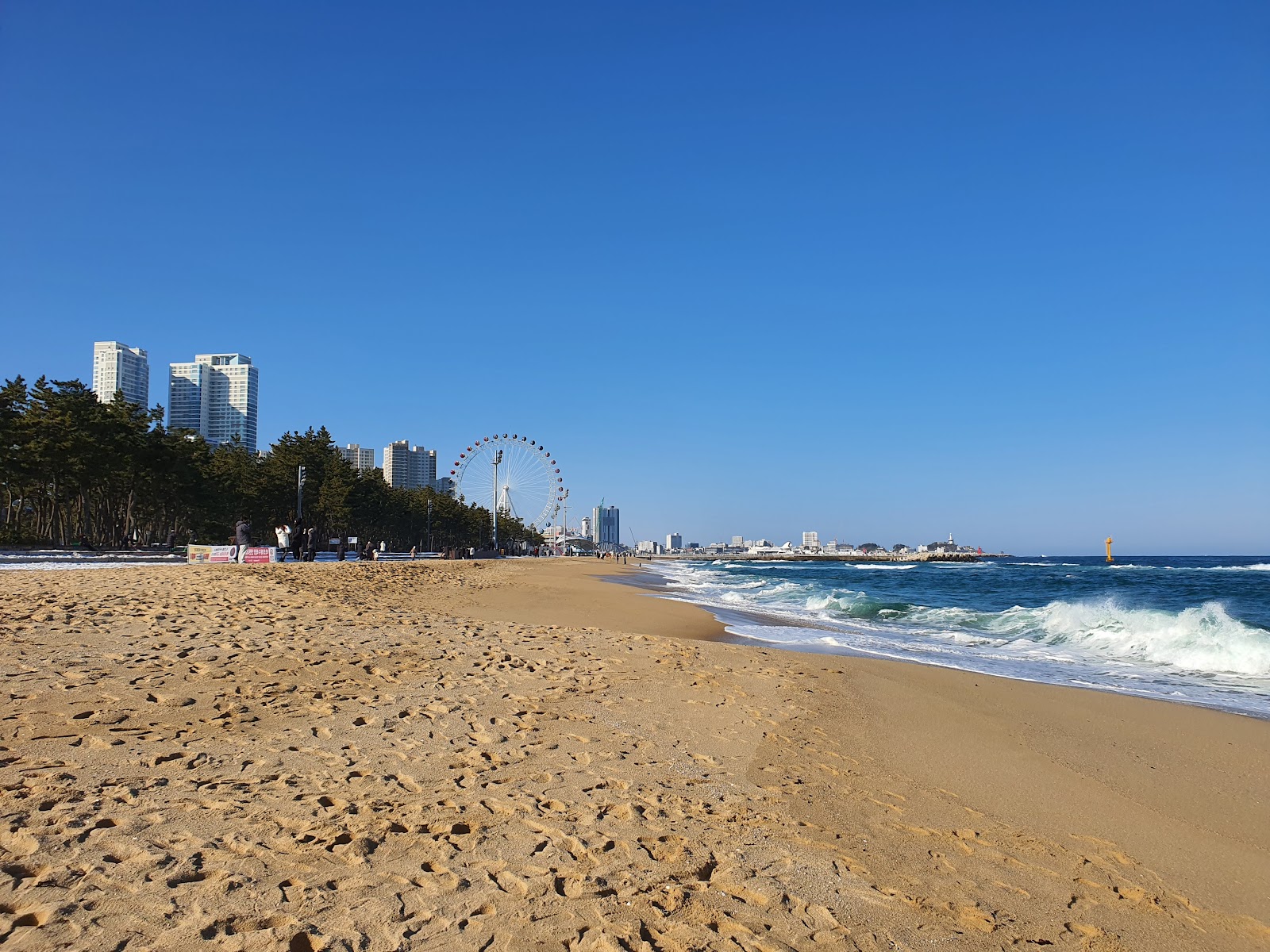 Fotografie cu Sokcho Beach cu nivelul de curățenie înalt