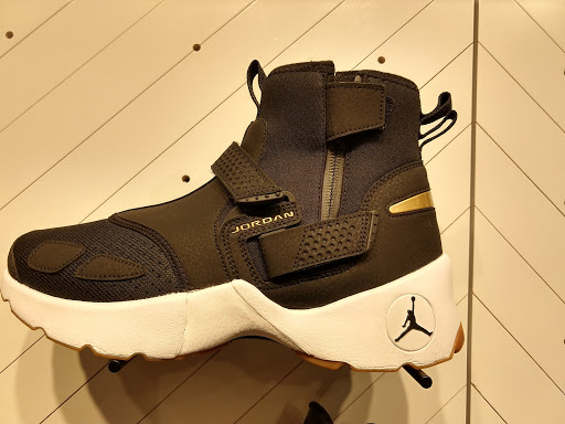 Sporting Goods Store «Nike Seattle», reviews and photos, 1500 6th Ave, Seattle, WA 98101, USA