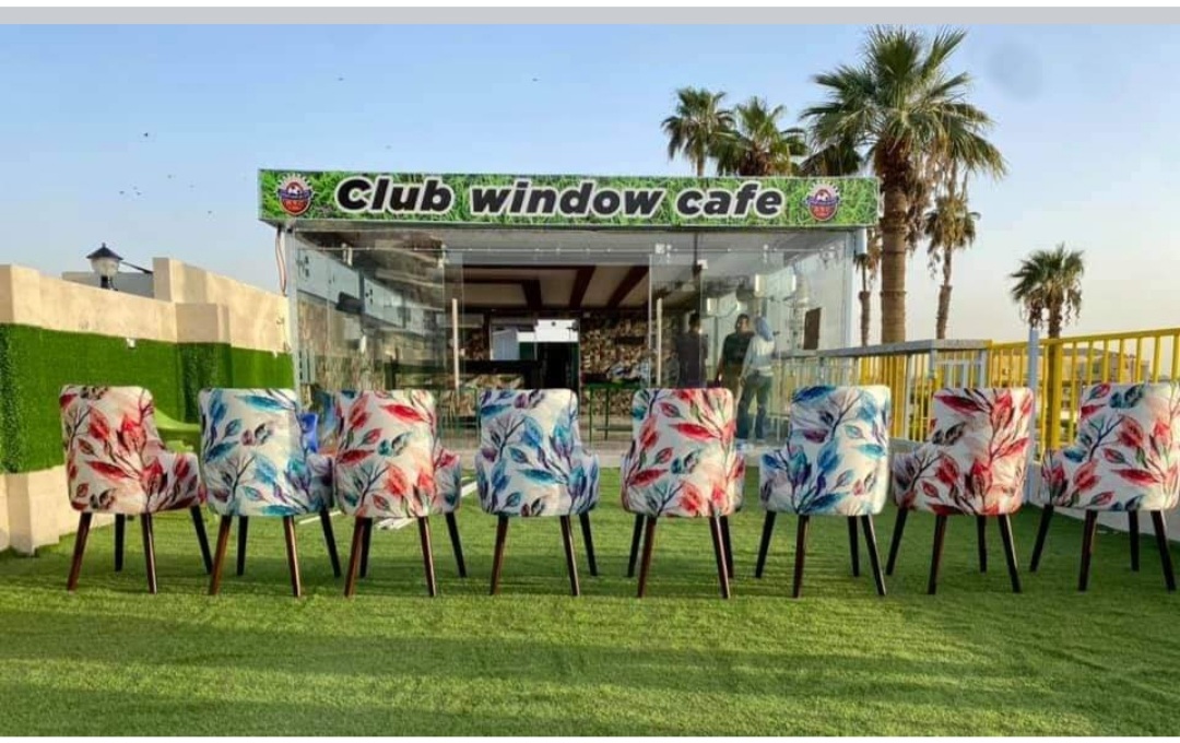 Club window cafe