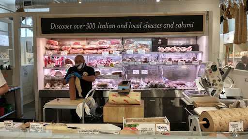 Shopping Mall «The Shops at North Bridge», reviews and photos, 520 N Michigan Ave, Chicago, IL 60611, USA