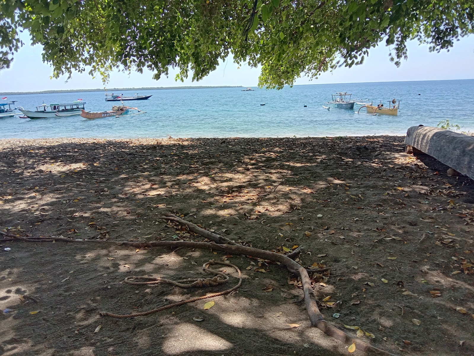 Zdjęcie Dadap Hidden Beach z powierzchnią brązowy piasek