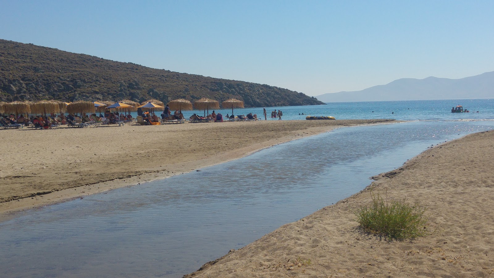 Fotografie cu Plaja Chavouli - locul popular printre cunoscătorii de relaxare