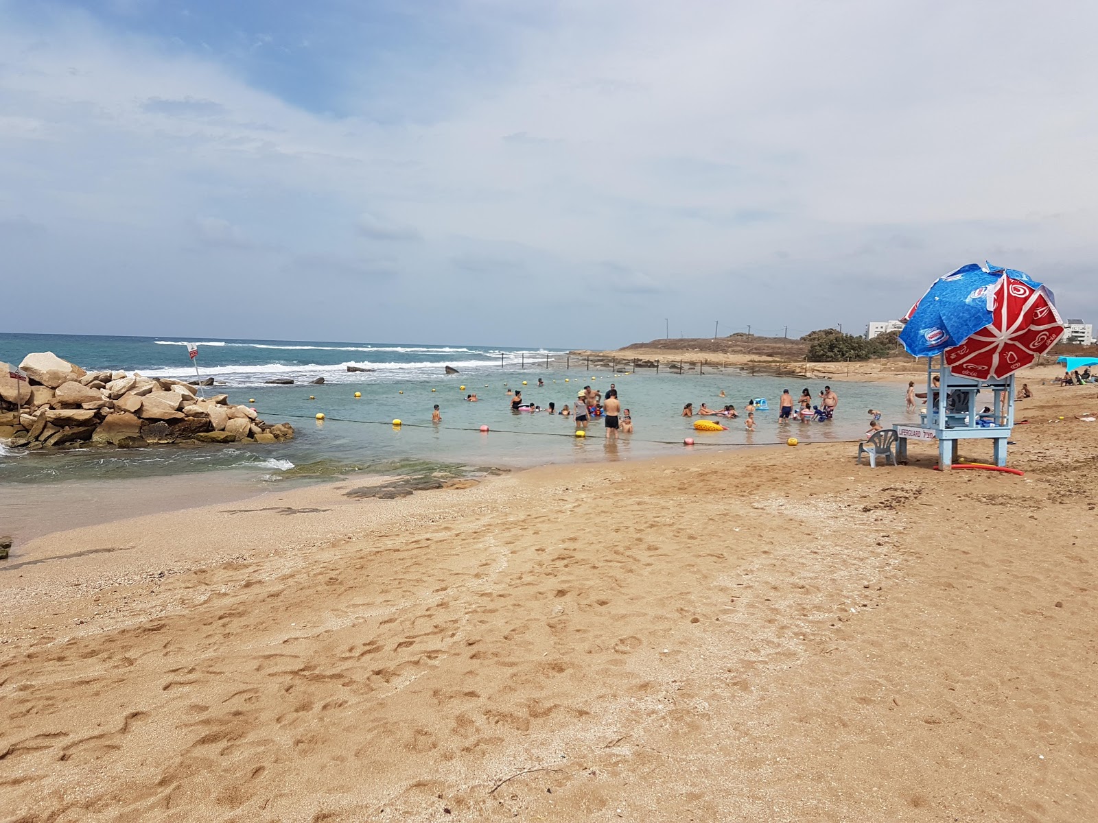 Foto av Shavei Tsion beach och bosättningen