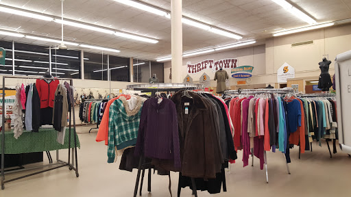Thrift Store «Thrift Town», reviews and photos, 1516 S Westmoreland Rd, Dallas, TX 75211, USA