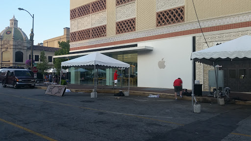 Computer Store «Apple Country Club Plaza», reviews and photos, 227 Nichols Rd, Kansas City, MO 64112, USA