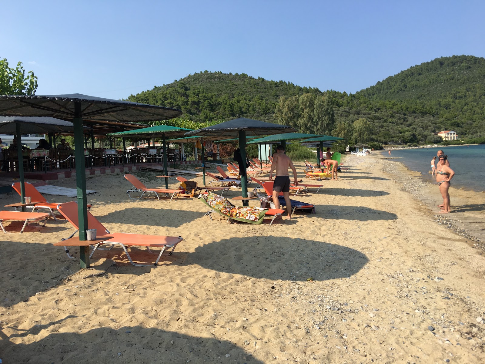 Fotografie cu Rododafni beach cu nivelul de curățenie înalt
