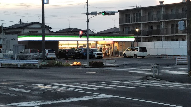 ファミリーマート 日限山四丁目店