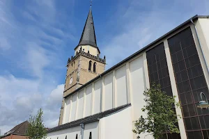 Kirche St. Peter Rommerskirchen image