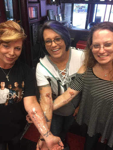 Tattoo Shop «The Electric Pen Tattoo Studio», reviews and photos, 10757 W Magnolia Blvd, North Hollywood, CA 91601, USA