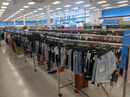 Clothing Store «Ross Dress for Less», reviews and photos, 16250 Paramount Blvd, Paramount, CA 90723, USA