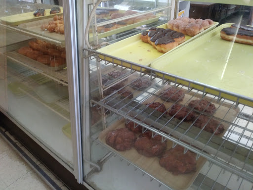 Donut Shop «Turner Donut Shop», reviews and photos, 902 9th Ave W, Bradenton, FL 34205, USA