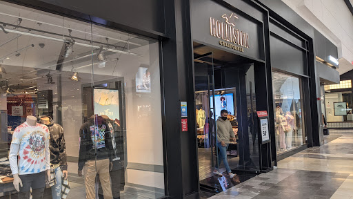 Clothing Store «Hollister Co.», reviews and photos, 282 Garden State Plaza Blvd, Paramus, NJ 07652, USA