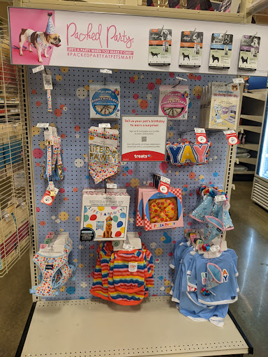 Pet Supply Store «PetSmart», reviews and photos, 8500 N Evanston Ave, Kansas City, MO 64157, USA