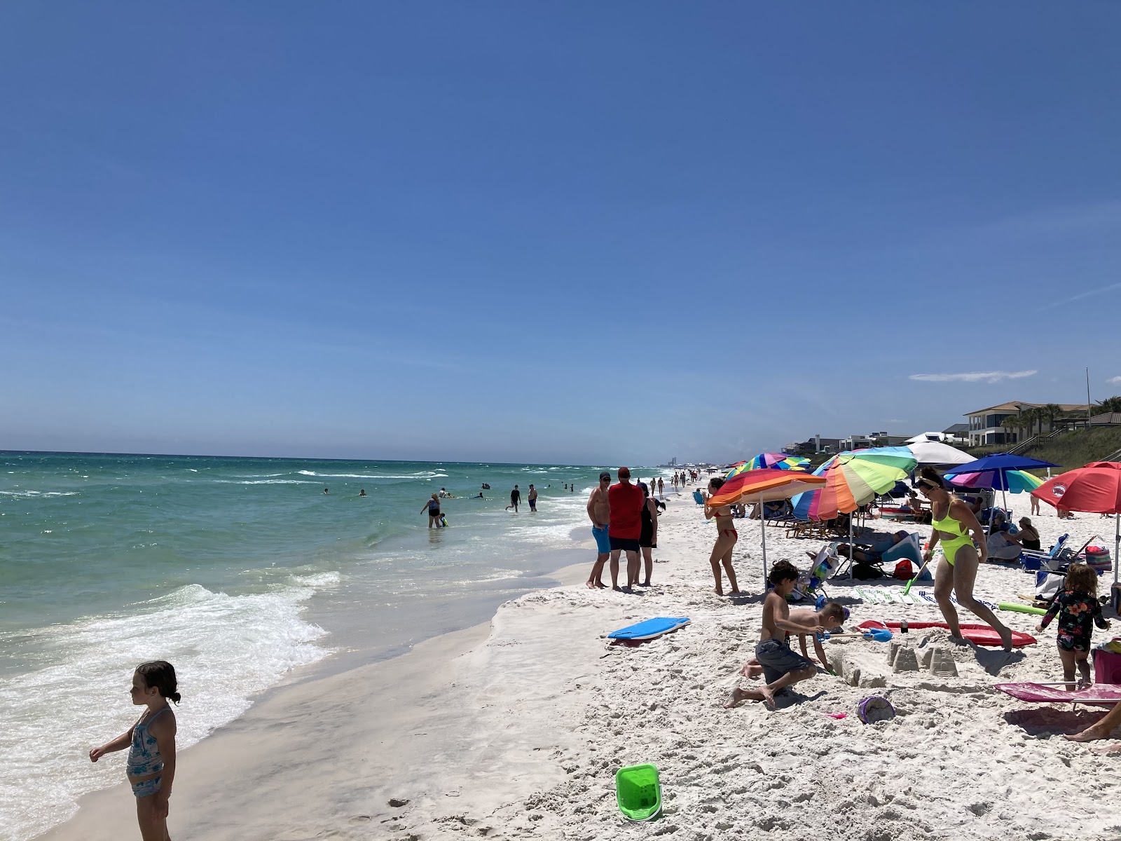 Foto di Gulf Lakes Beach con una superficie del sabbia bianca fine