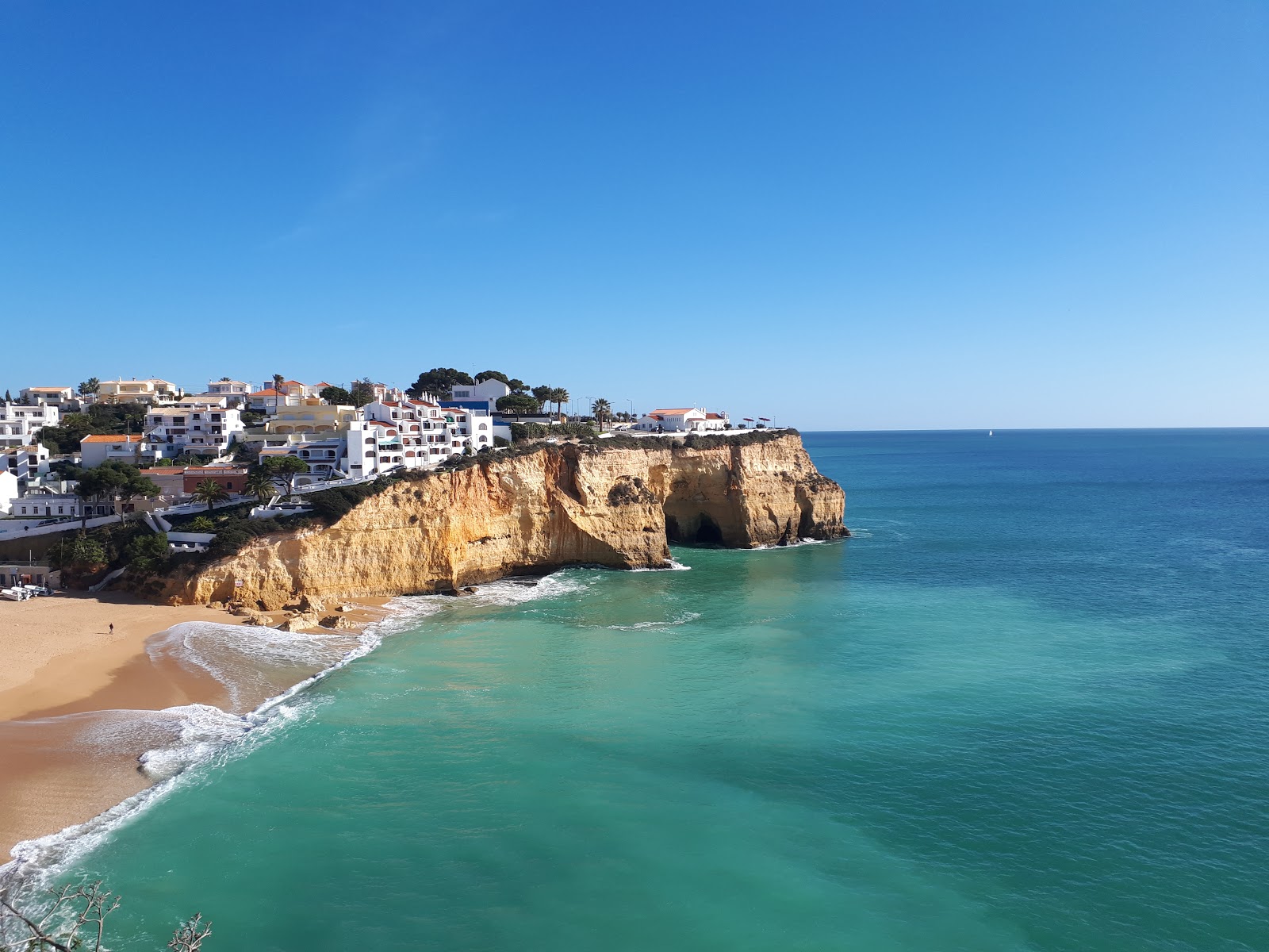 Photo of Praia de Carvoeiro with very clean level of cleanliness