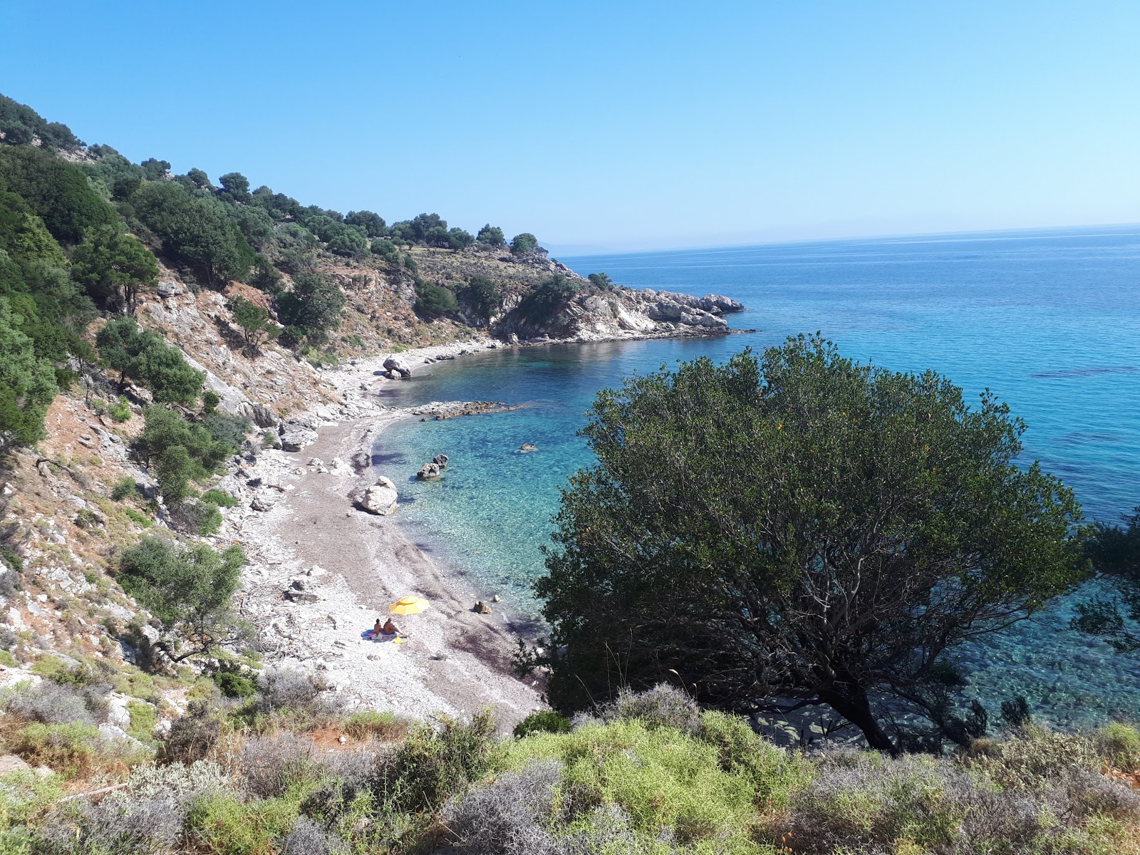 Makria Petra'in fotoğrafı küçük koy ile birlikte