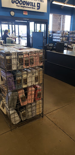 Thrift Store «7th & Bell Goodwill Retail Store & Donation Center», reviews and photos, 17037 N 7th Ave, Phoenix, AZ 85023, USA