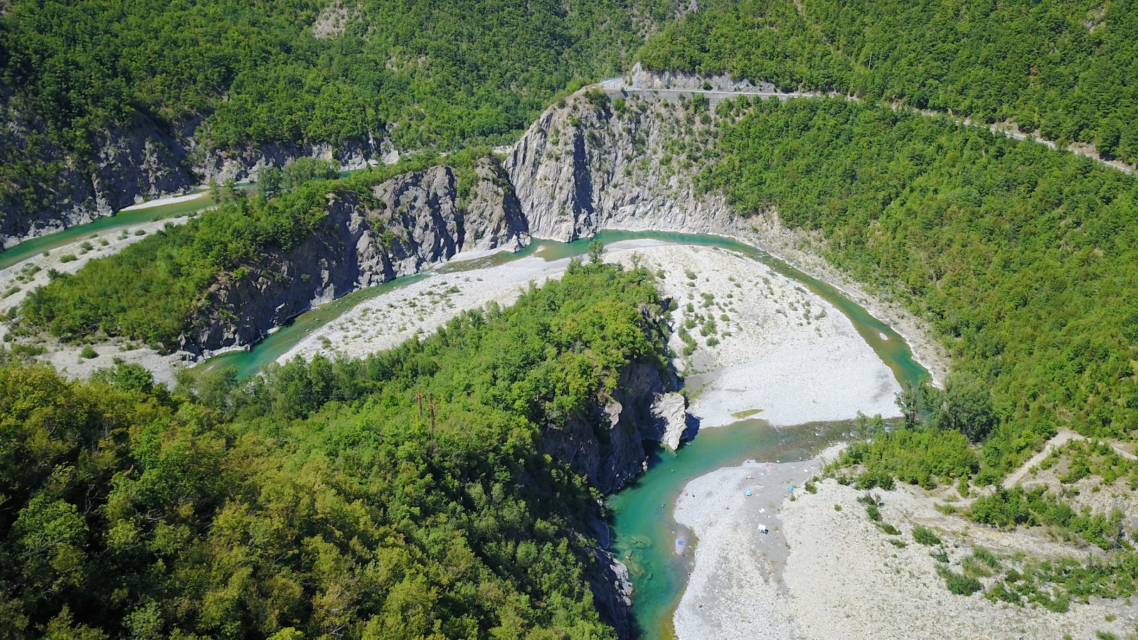 Foto di Spiaggia la Chiesetta con costa lunga e dritta