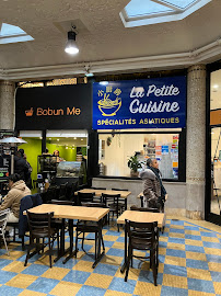 Atmosphère du Restaurant de fish and chips Malins Fish and Chips à Paris - n°8