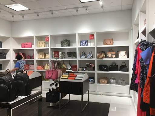 Fashion Accessories Store «Michael Kors», reviews and photos, 80 Premium Outlets Blvd Suite 323, Merrimack, NH 03054, USA