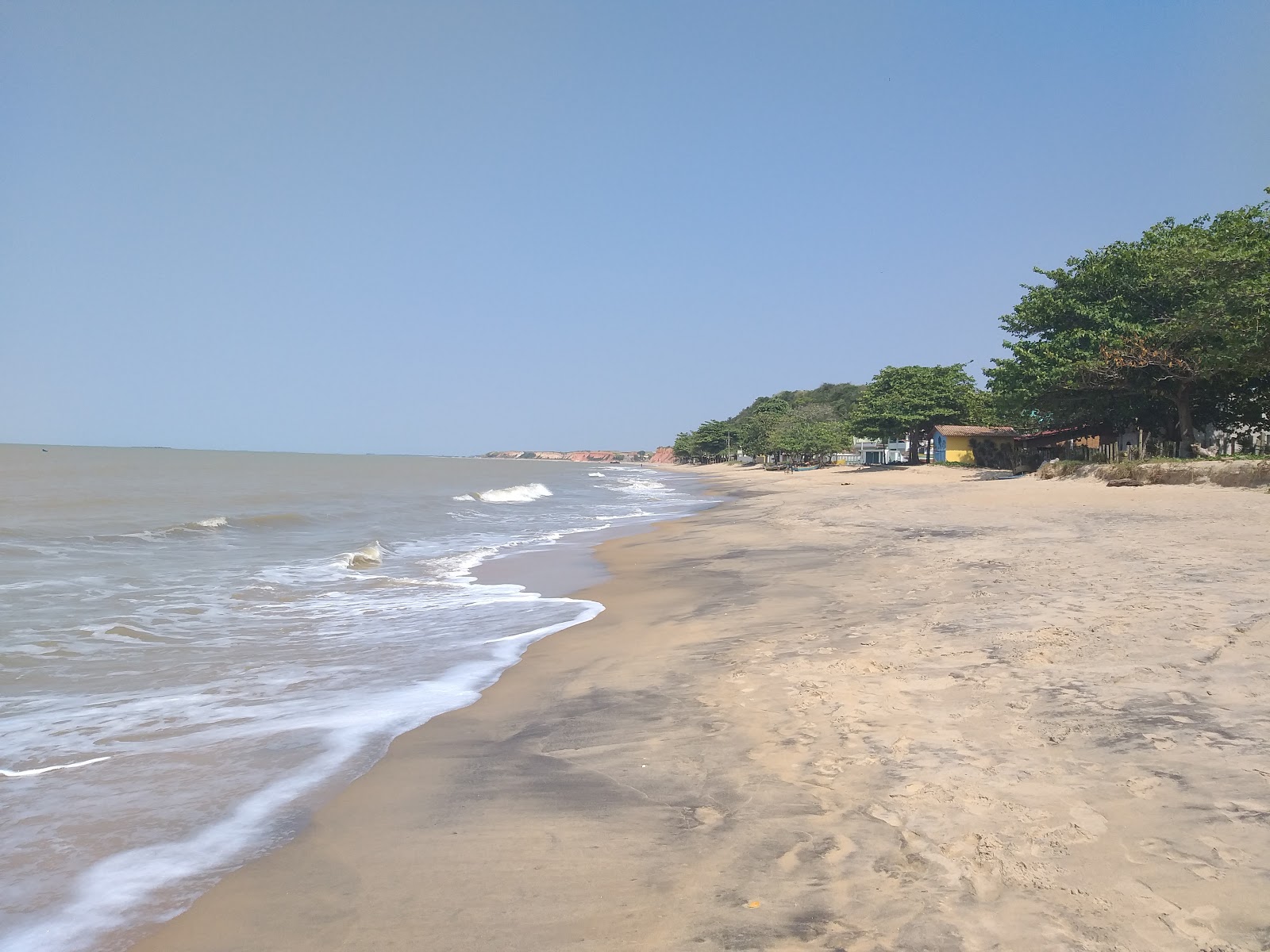 Photo de Plage de Cacao entouré de montagnes