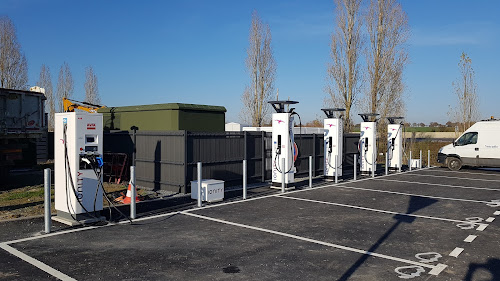 Borne de recharge de véhicules électriques IONITY Station de recharge Bonchamp-lès-Laval