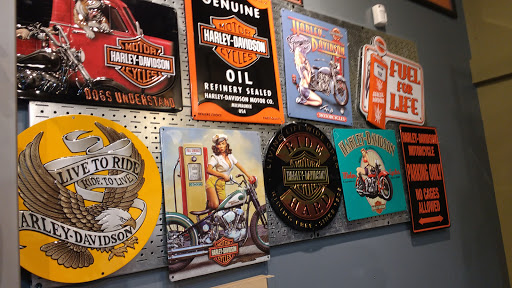 Sportswear Store «Columbia Sportswear Outlet Store at Premium Outlets in Orlando», reviews and photos, 4971 International Dr, Orlando, FL 32819, USA