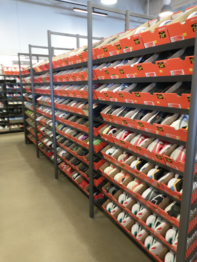 Clothing Store «Nike Factory Store», reviews and photos, 243 Tanger Dr Suite 243, Williamsburg, IA 52361, USA